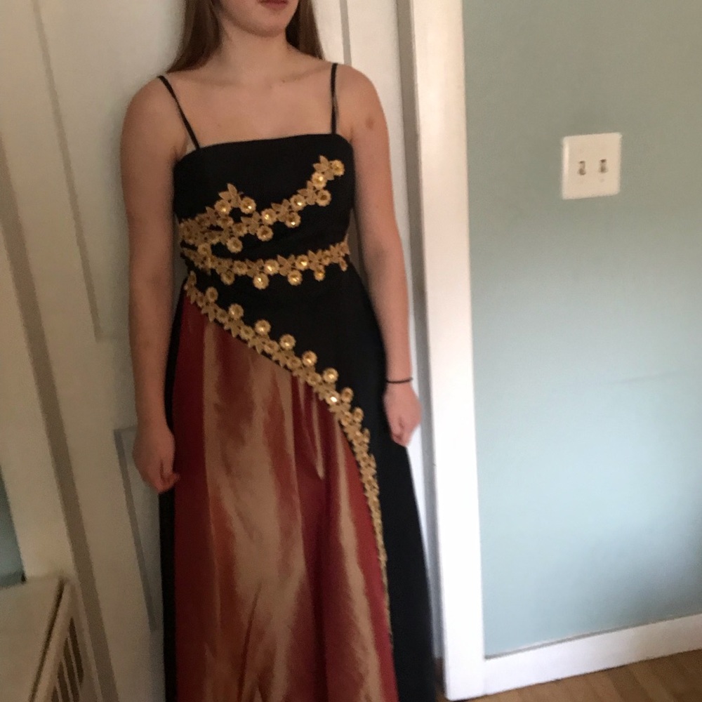 NWT Cherlone Black and Gold Gown size 14/16